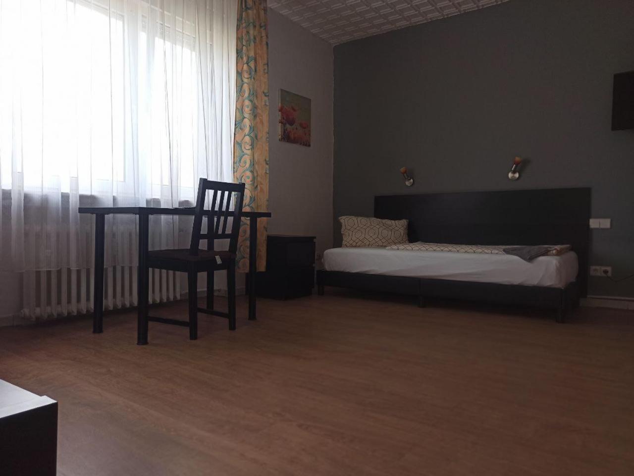 Monteurzimmer - 발드브론 외부 사진
